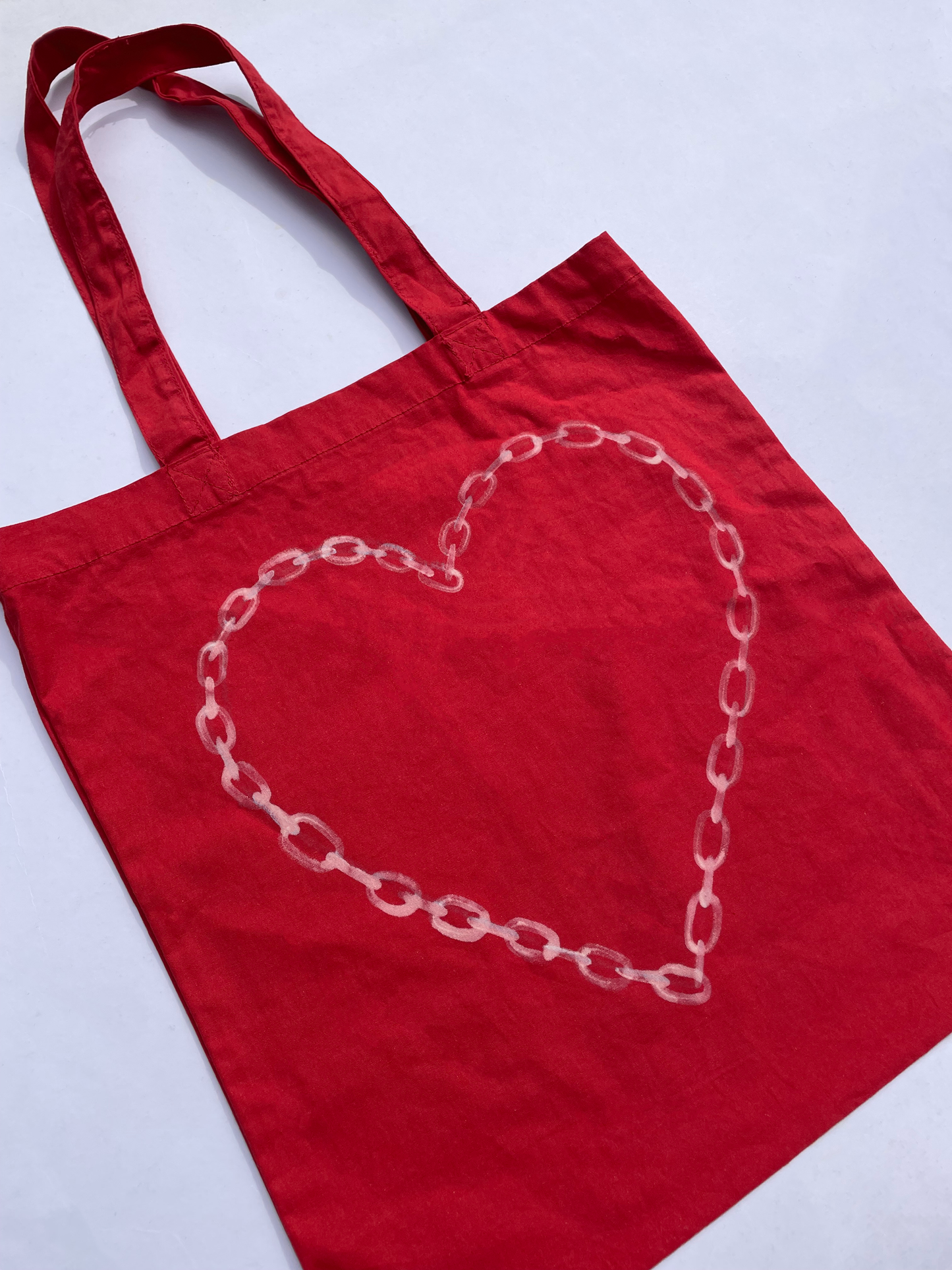 Red chain heart tote bag